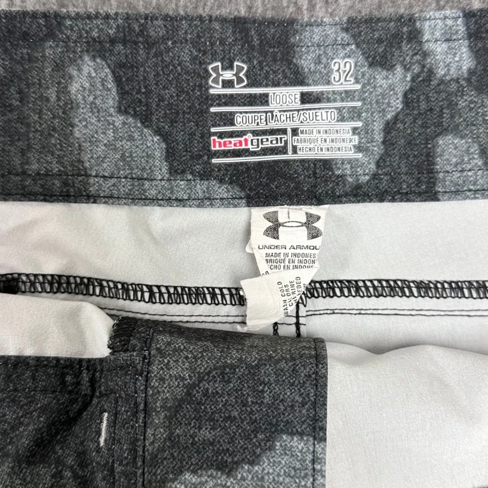 Under‎ Armour Camo Swim Trunks Board Shorts HeatGear Loose Fit Size 32